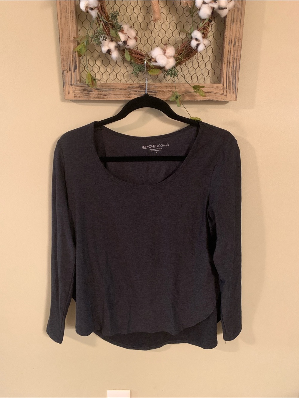Beyond Yoga Black Heather Long-Sleeve Scoop Neck Top with Side Slits